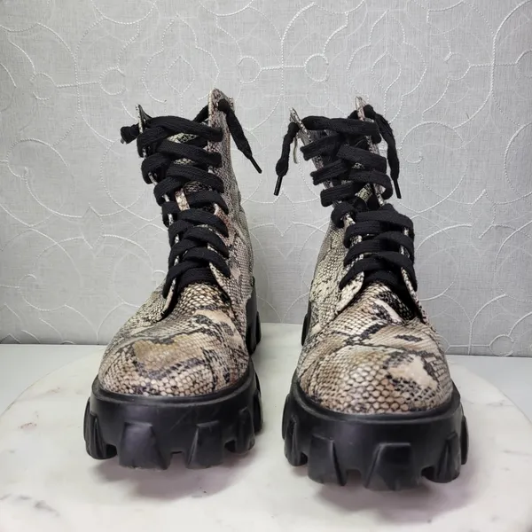 Lemonade Leather Snakeskin Combat Boots Womens 8 Cream Black Chunky Platform - Image 5