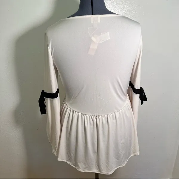 Cupio Women's Size Medium Blouse Cream V-Neck Peplum Hem Black‎ Bows Sleeves - Image 5
