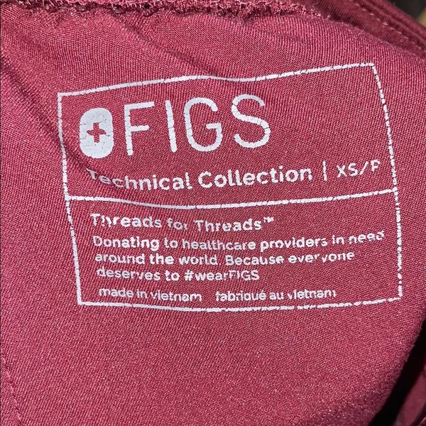 FIGS Set Stylish burgundy scrub with top and jogger pants nurse scrubs - Image 15