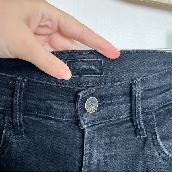 MOTHER • The Hustler Ankle Fray jeans washed black Not Guilty bootcut flare crop - Image 5