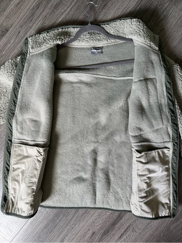 32 Degrees Sherpa-Lined Jacket in Olive and Taupe - Image 8