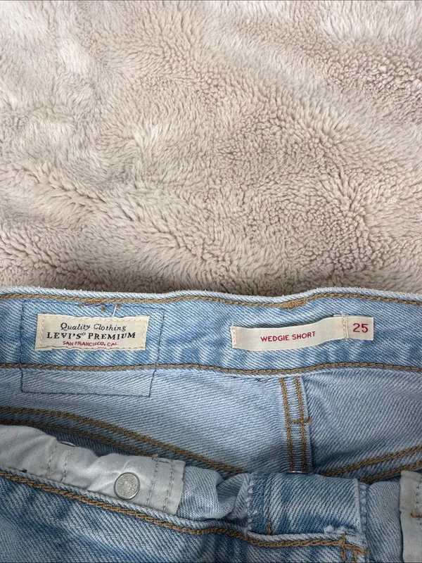 Levi’s High Rise Wedgie Denim Shorts - Image 3