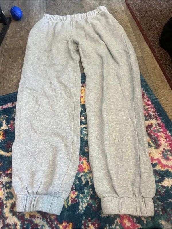 Brandy Melville John galt grey sweatpants - Image 7