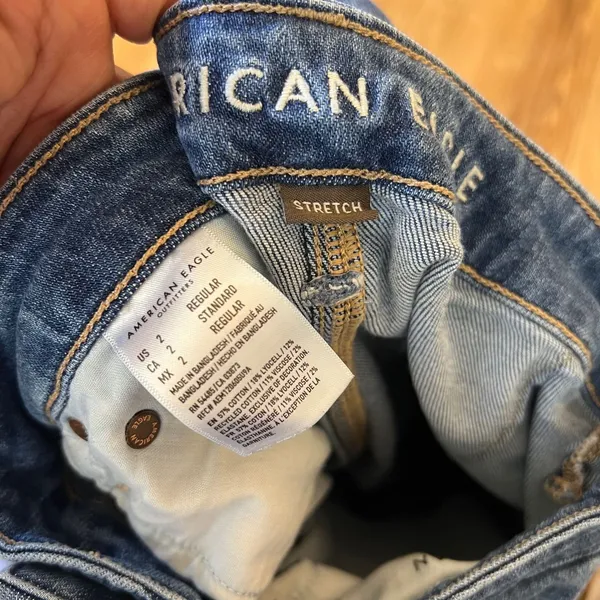 American Eagle Women 2 Wide Leg Cargo Jeans Medium Wash Raw Hem Stretch Denim - Image 6