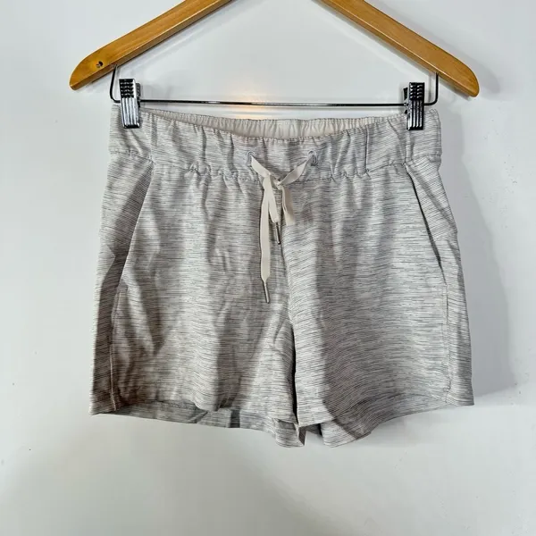 Lululemon On The Fly Short *2.5" Wee Are From Space Nimbus Battleship Size 4‎ - Image 4