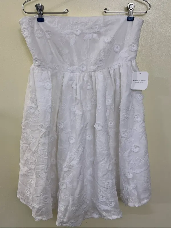 NEW Altar’d State White Strapless Embroidered Floral Mini Dress Size Medium NWT - Image 3