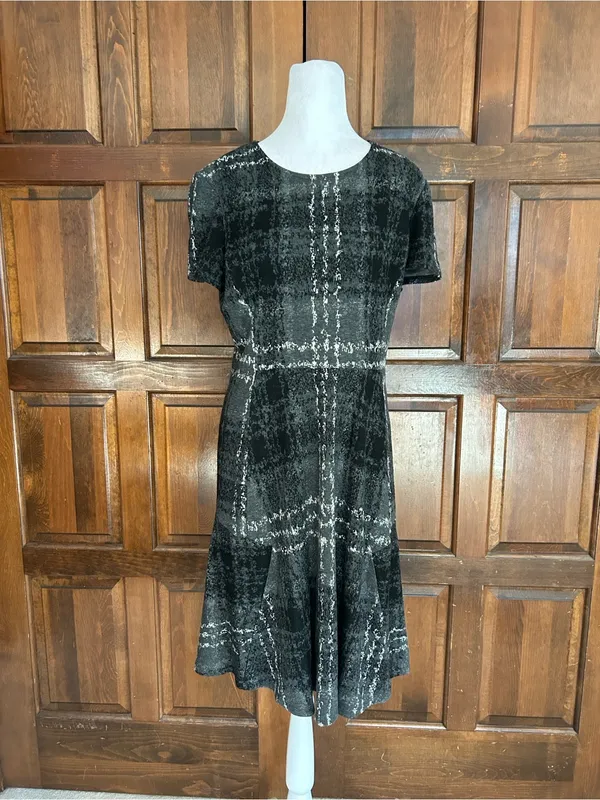Betsey Johnson Gray Black Abstract Plaid Knit Skater Dress Womens Size 8 - Image 2
