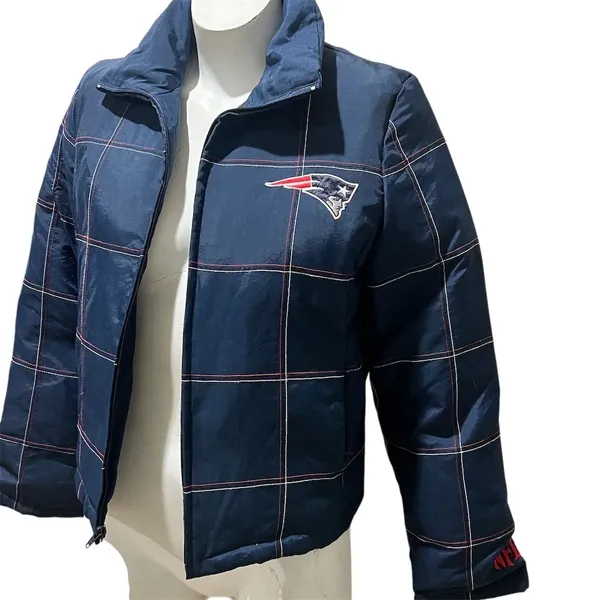 New England Patriots Women's Blue Puffer Jacket Standard M NFL Embroidered Logo - Image 5