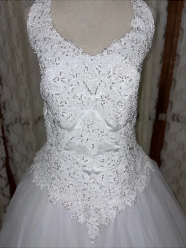 Beautiful Vintage Y2K David’s Bridal Halter Tulle Wedding Gown - Image 2