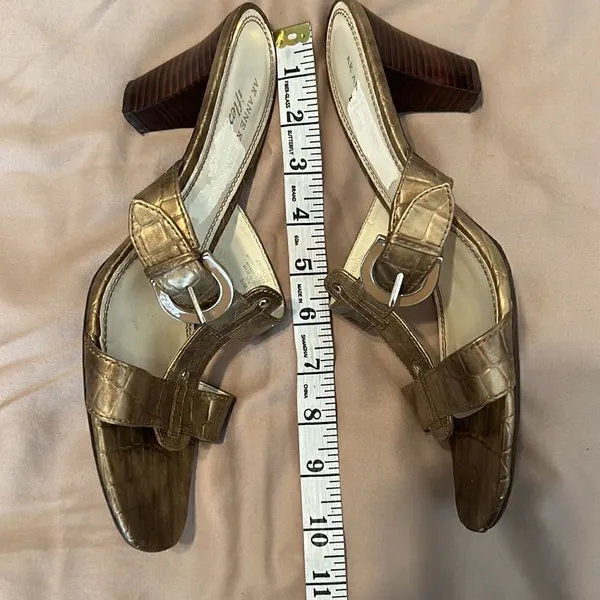 Anne Klein Halen size 9.5 gold buckle sandals some signs of wear - Image 9