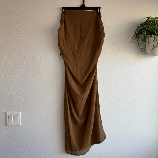 PrettyLittleThing Brown Chiffon Maxi Beach Skirt Size US 8 NWT Ruched Mesh Sheer - Image 2