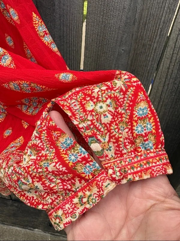 EUC Rose + Olive Red Medallion Top Size 2X - Image 5