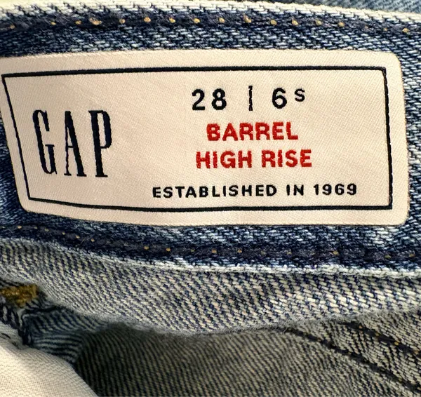 Gap Barrel High-Rise Jeans - Image 6