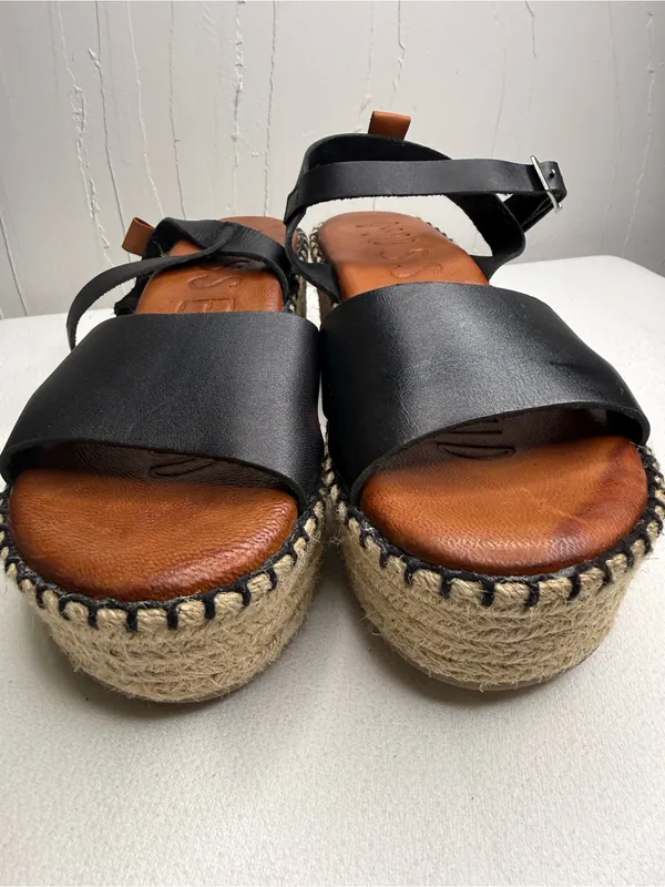 Musse & Cloud Black Leather Strap Sandals - Image 6