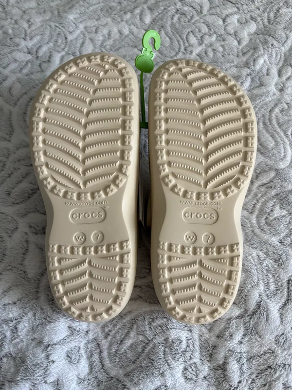 NWT Crocs Baya Platform - Image 4