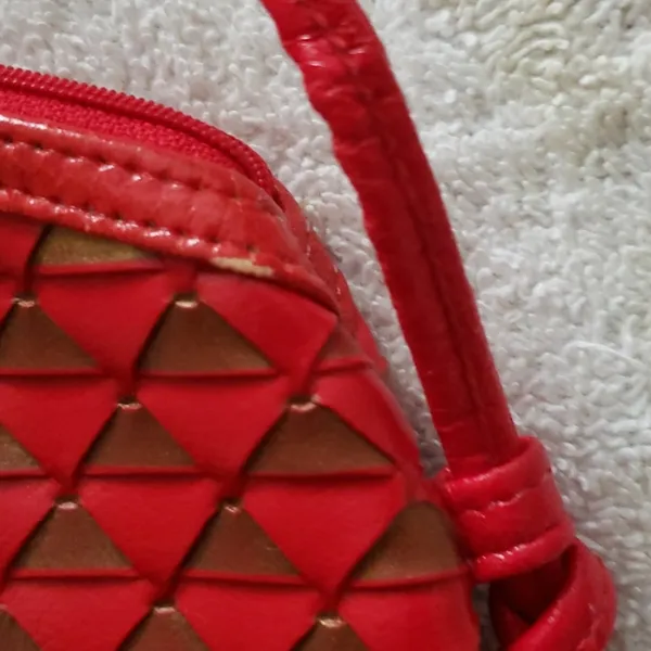 Purse. (B) - Image 2