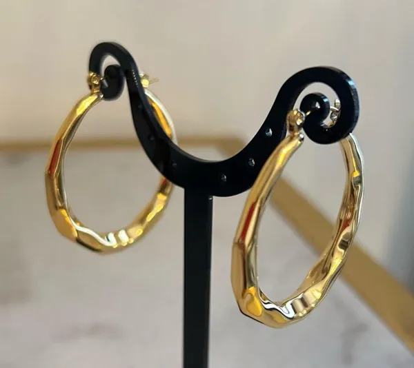 Hoop earrings gold cutted surface - Image 2