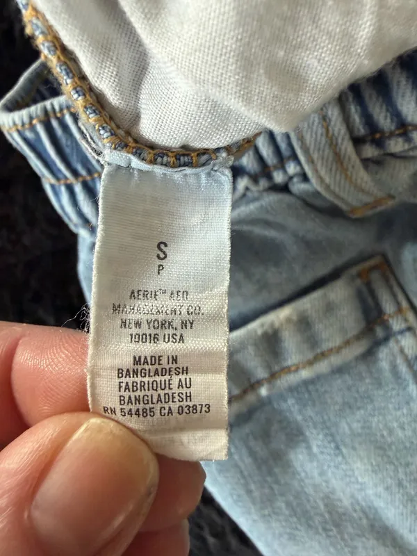 Aerie high rise blue denim shorts distressed raw hem size small. - Image 3