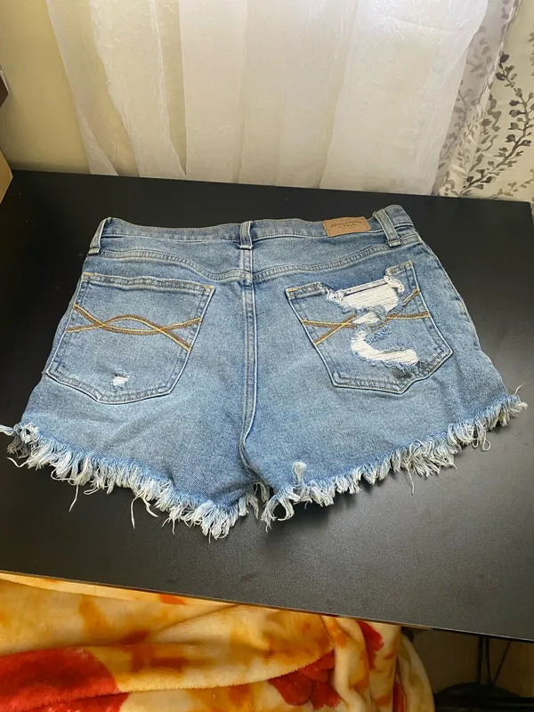 Abercrombie Women's Shorts Size 27 Boyfriend Short - Image 2