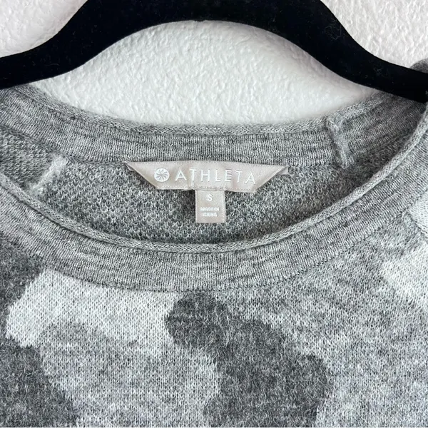 Athleta Undercover‎ Camo Pullover Sweater in CYA Grey - Image 4