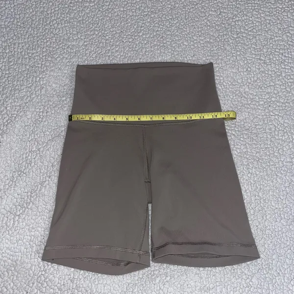 TNA Bike Shorts Aritzia High-Rise - Image 5