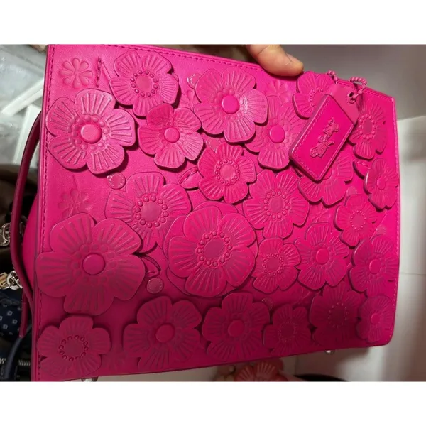 Coach Tea Rose Rogue 25 in Dragonfruit - Image 7