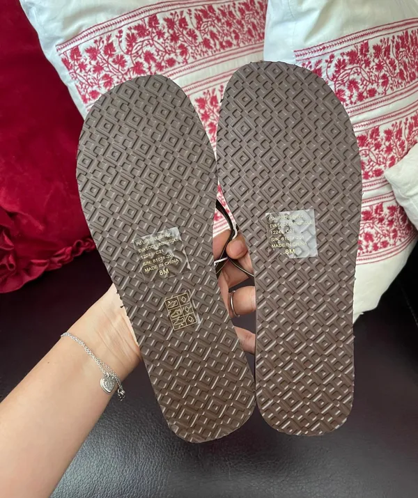 Tory Burch flip flop leather top straps in Moka falls/deep chocolate size 8 - Image 3