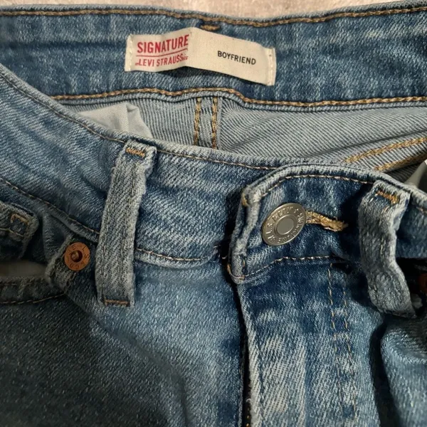 Signature by Levi Strauss Boyfriend Jeans Women’s Size 8 W29 Light Wash Denim - Image 9