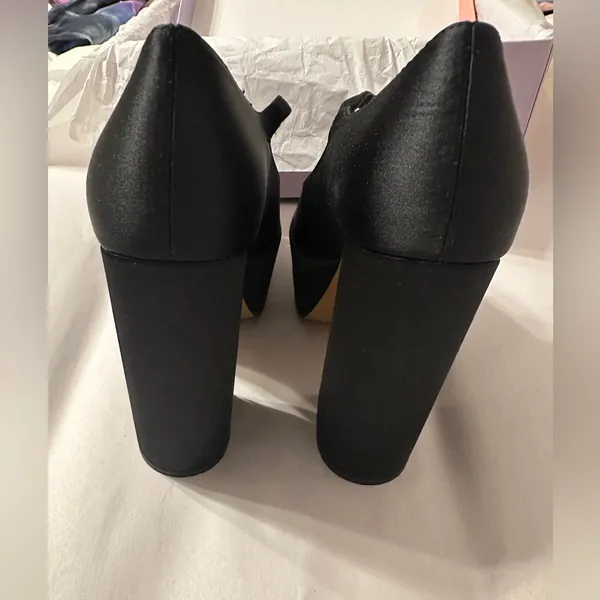 Lisa Vicky Black Satin Platform Heels - NIB - Size 7.5 - Image 9