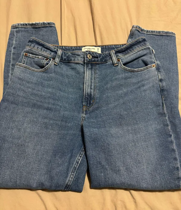 Abercrombie Jeans - Image 3