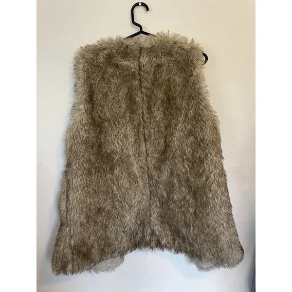 Pull And‎ Bear Faux Fur Vest Women’s Size L - Neutral Mobwife Statement Piece - Image 8