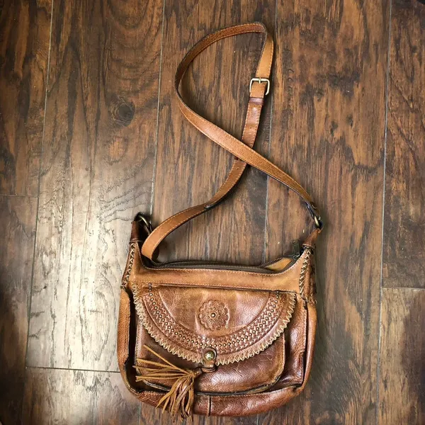 Patricia Nash Camila Hobo Bag Distressed Leather Saddle Messenger Purse Tassel Brown Cognac #boho #western #cottagecore #festival #vintage Measurement in pics - Image 3