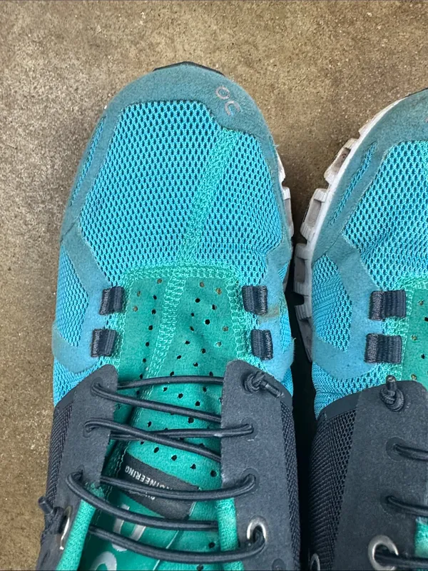 On Running Cloud Sneakers in Teal and Blue Size: 8 - Image 5