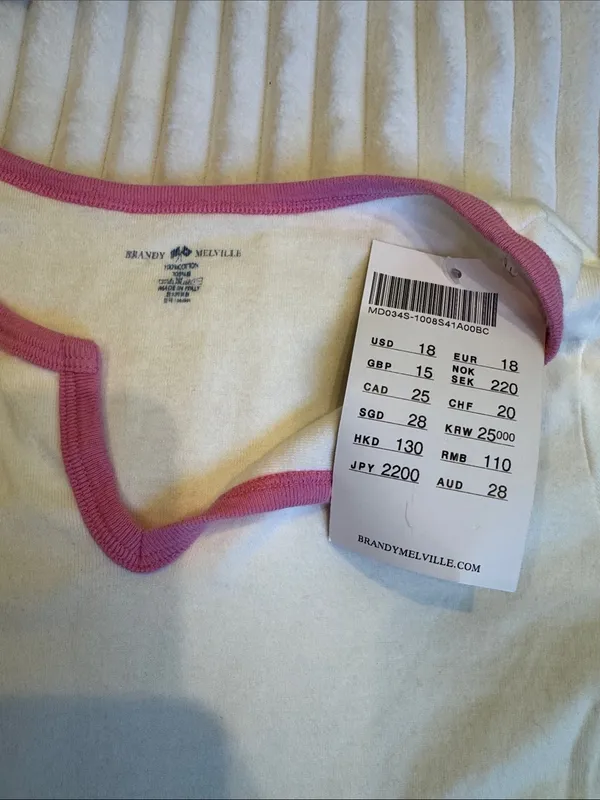 🩷Brandy Melville women's white top features a pink V-notch neckline - Image 4