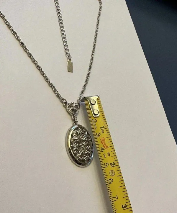 Signed 1928 (Brand) Silver Tone Costume Necklace - Image 6