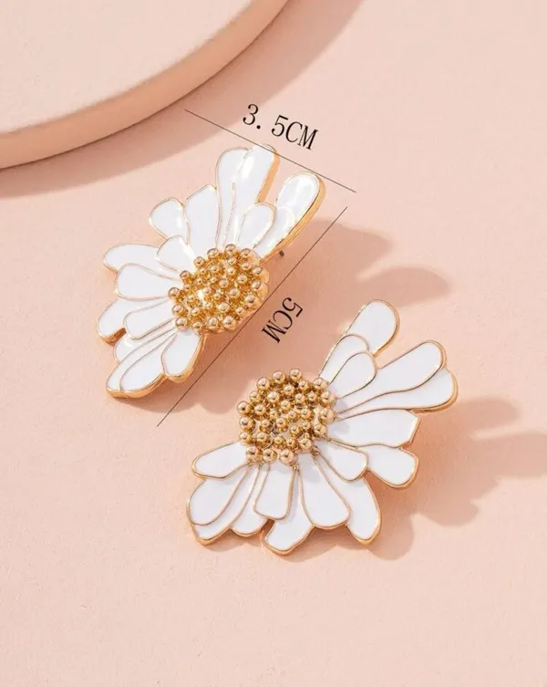 Boutique Gold Flower Stud Earnings White - Image 3