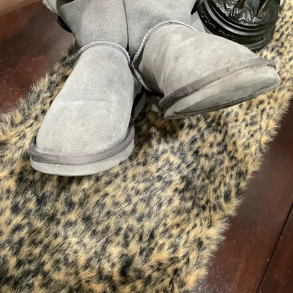 UGG ONE‎ BUTTON LEATHER BOOTS Gray Size 6 - Image 3