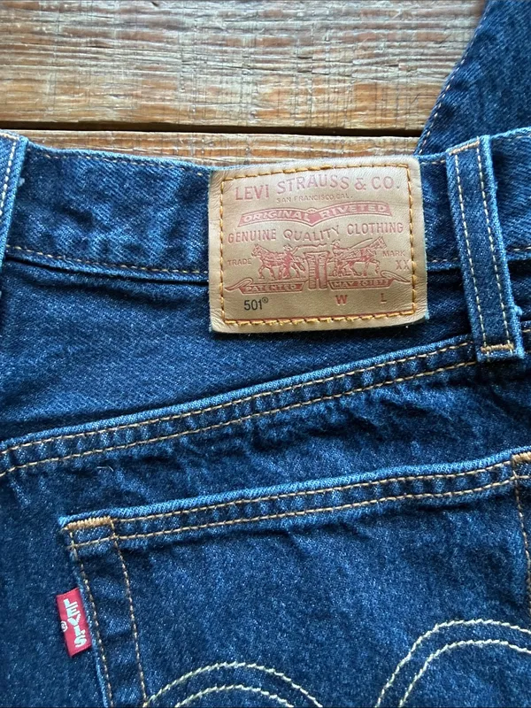 Levis 501 Premium Dark Wash Button Fly Jeans 28" Inseam Size 26 - Image 4