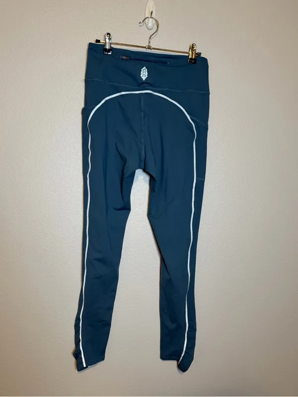 NWOT Free People Movement Women's You're A Peach Legging in Skyline $98 medium - Image 5