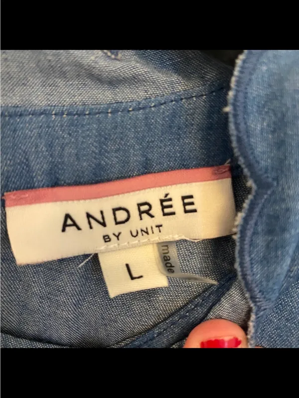 Andree by Unit Dark Chambray Scalloped Sleeveless Top - Image 3