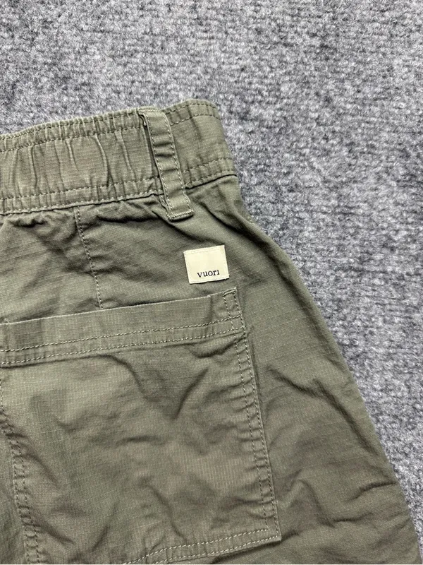 Vuori Womans XS Olive Green High waisted Utility Pocket Shorts - Image 5