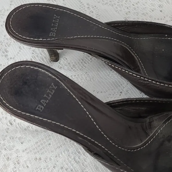 Bally slip on brown leather kitten heels sz 5.5 - Image 4