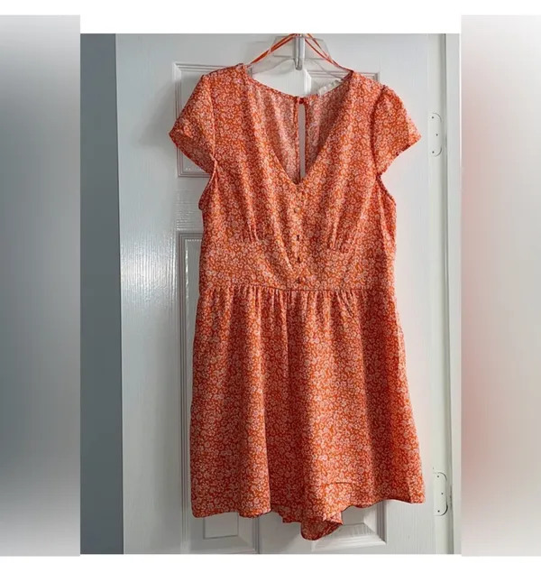 LOVECRAZY Ditsy Floral Romper Sz M - Image 3