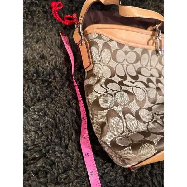 Classic coach pattern handbag in brand new condition - Image 11
