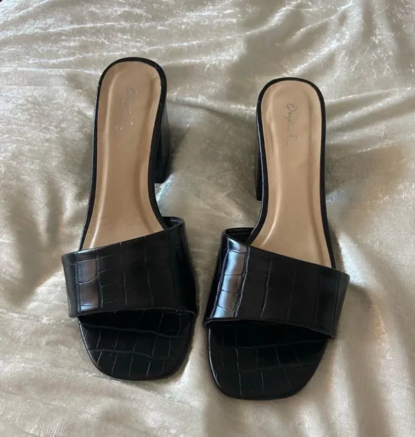 Qupid Black Heels - Image 3