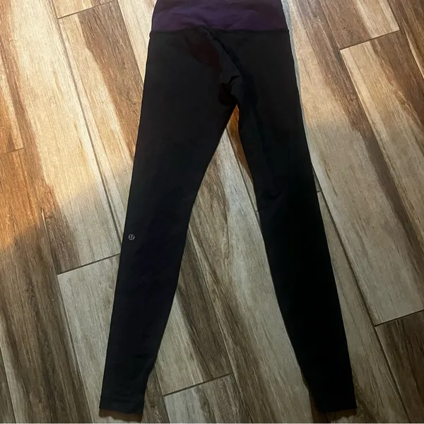 Lululemon black skinny leggings with purple - Image 4