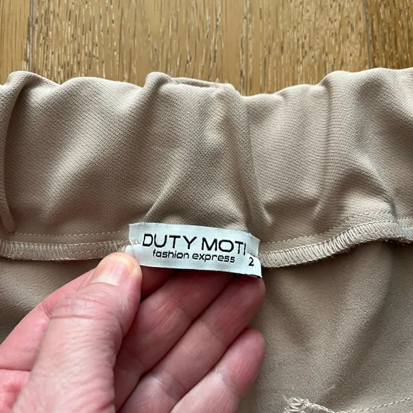 Tan Women's Shorts Size 2 - Image 7