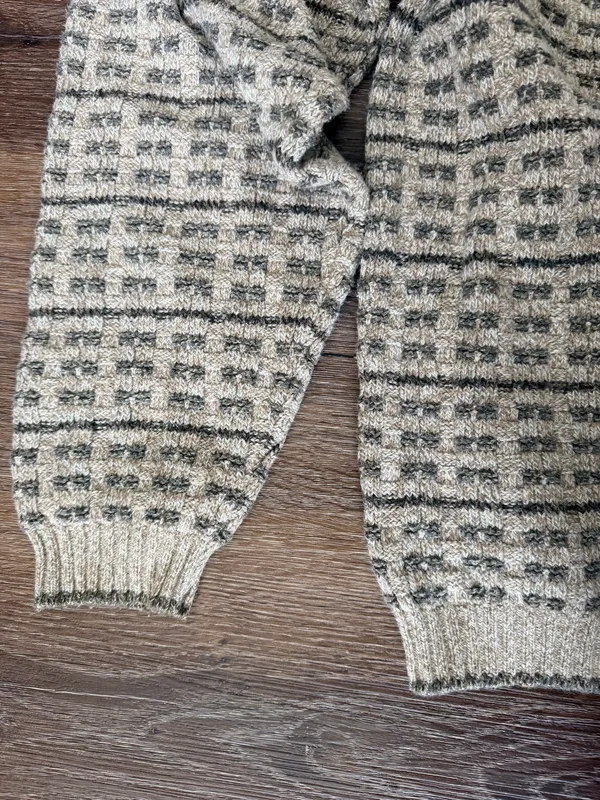 Vintage Bill Blass Tan Crewneck Sweater - Image 4