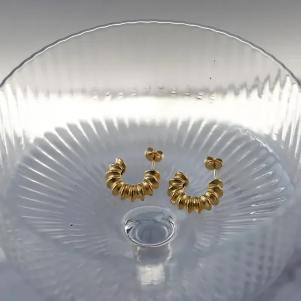 18k Gold Retro Inspired Textured Hoop Earrings - Image 2