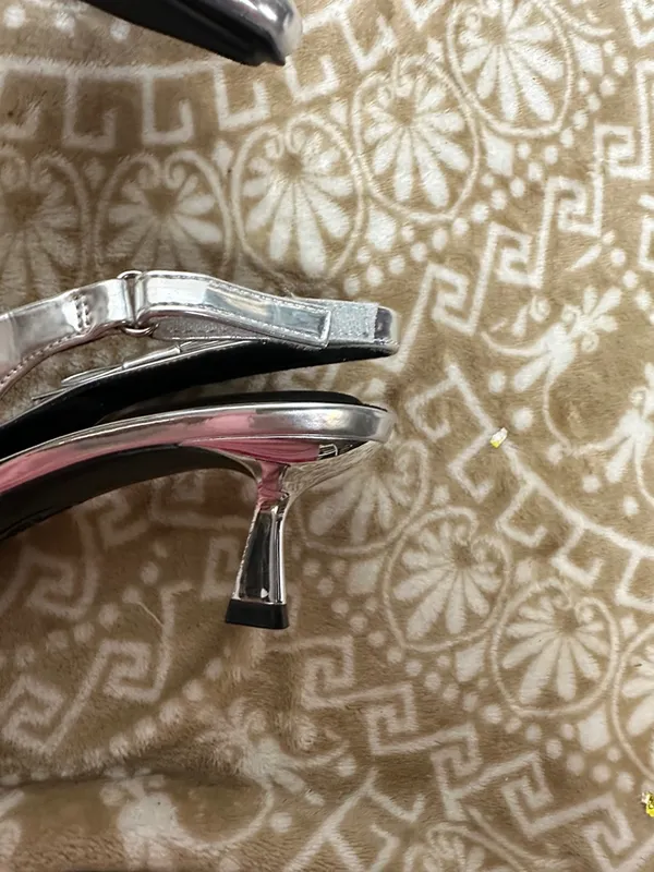 Anne Klein Metallic Silver Pointed Slingback pumps with Bow - Image 3